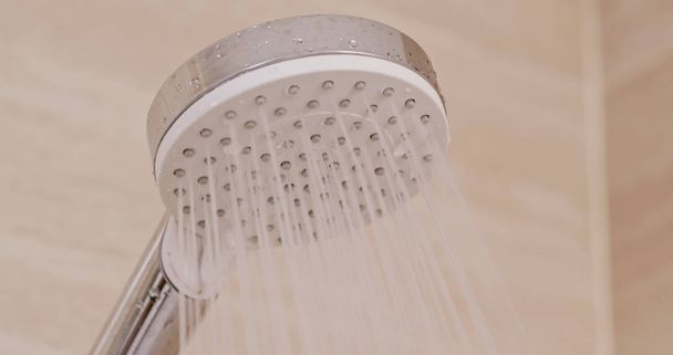 Agua de la ducha
 - Foto, imagen