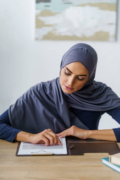 Muslim woman reading documents - Photo, image