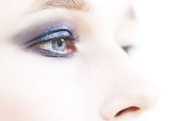 Woman eye with beautiful makeup closeup - Foto, Imagem