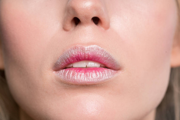 Lips close up. Gentle lip makeup. Sensual lips - Valokuva, kuva