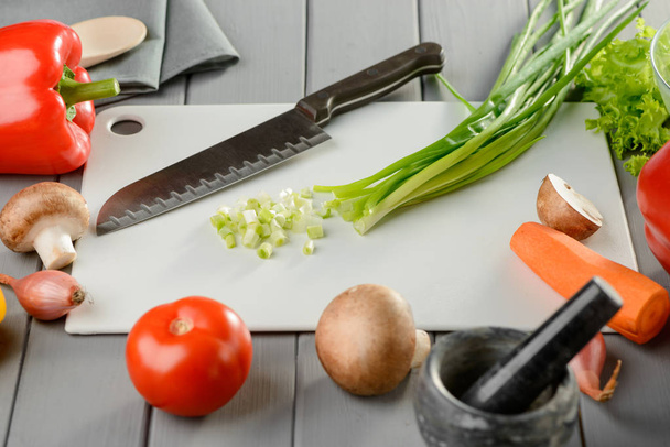 Santoku knife, chopped spring onions - Fotoğraf, Görsel