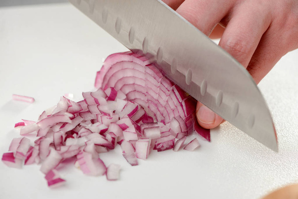 Finely chopped red onion - Foto, afbeelding