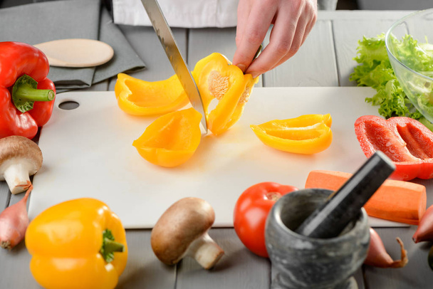 Quartered yellow bell pepper - Foto, afbeelding