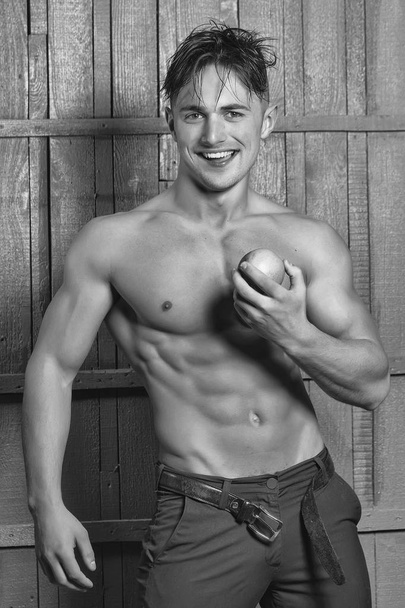 Muscular man with apple - Фото, зображення