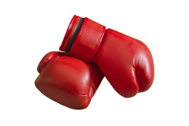 κόκκινα γάντια πυγμαχίας σε λευκό φόντο. - Φωτογραφία, εικόνα