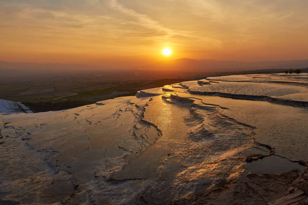 Beautiful sunrise and Natural travertine pools and terraces in Pamukkale. Cotton castle in southwestern Turkey, - Fotografie, Obrázek