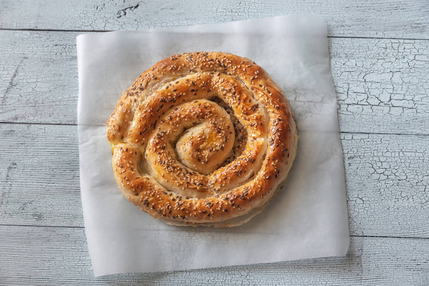 Torta de phyllo espiral com feta
 - Foto, Imagem