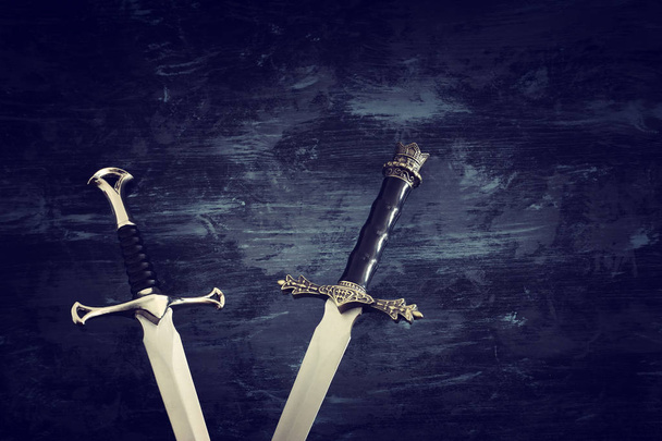 nízké klíčových nápis stříbrný meč. období středověku fantazie - Fotografie, Obrázek