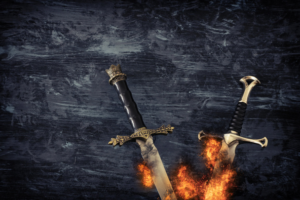 alacsony kulcs banner ezüst kard, tűz a lángok. fantázia középkori időszak - Fotó, kép