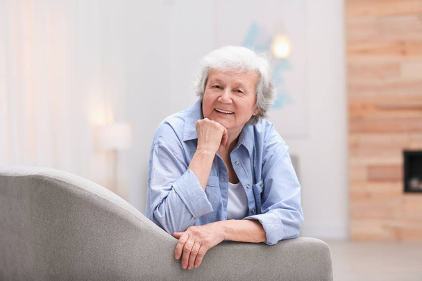 Portrait of beautiful grandmother in living room - Foto, Imagen