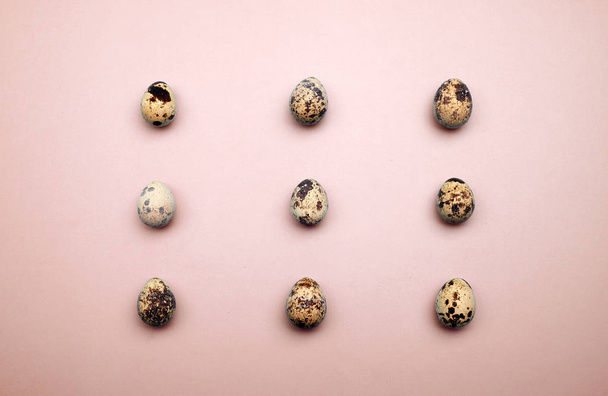 Easter eggs flat lay pattern on pastel background. Minimal conce - Foto, imagen