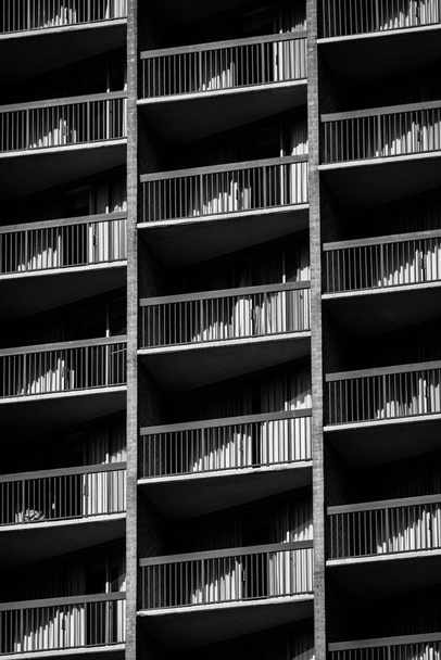 Moderne architectonische details voor balkons in Rosslyn, Arlington, - Foto, afbeelding