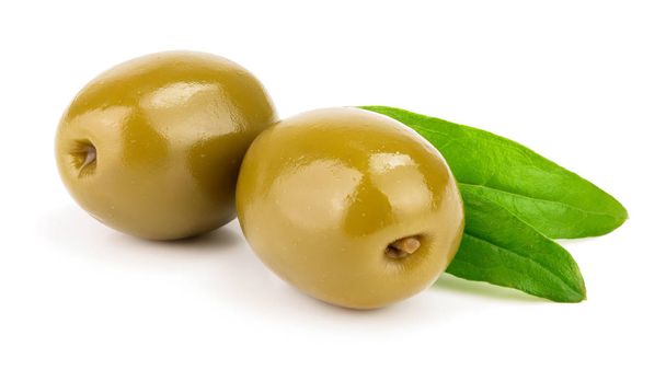 Olive verdi con foglie isolate su fondo bianco
 - Foto, immagini