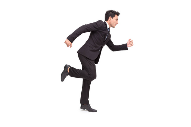 Bonito homem de negócios caucasiano em terno formal está correndo isolado sobre fundo branco
 - Foto, Imagem