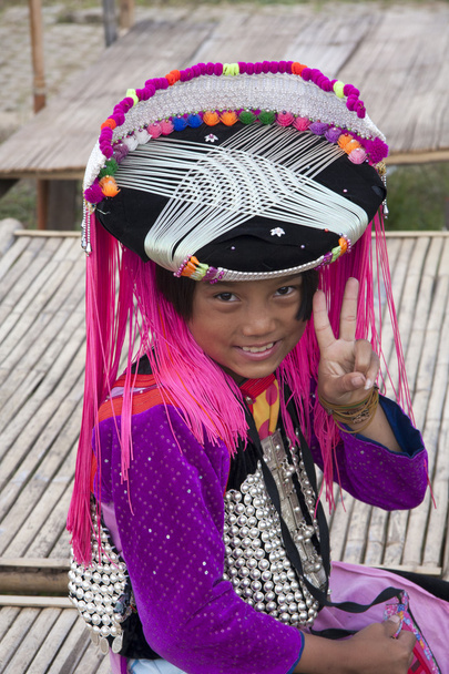 Чіанг травня, Таїланд - 15 листопада: невідомі дівчина з в мові лісу - Фото, зображення