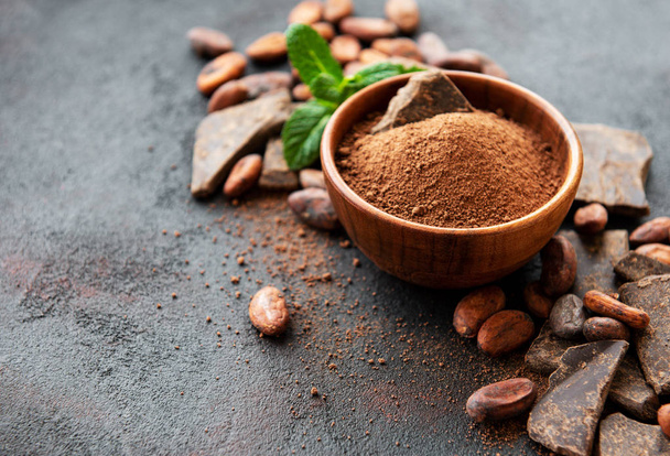 Cacao in polvere e fagioli
 - Foto, immagini
