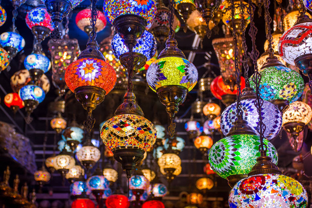 Coloridas lámparas de luz vintage turcas
 - Foto, Imagen