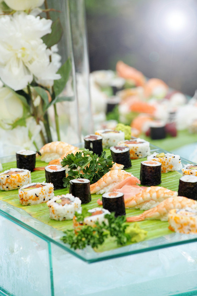Plateau de sushis gastronomiques
 - Photo, image