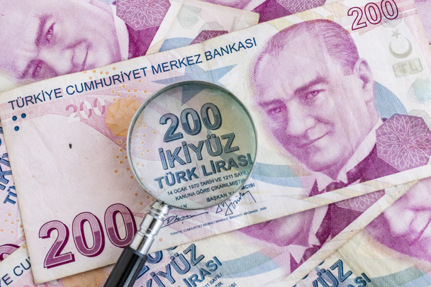 cerrar doscientos billetes de lira turca en circulación
 - Foto, Imagen