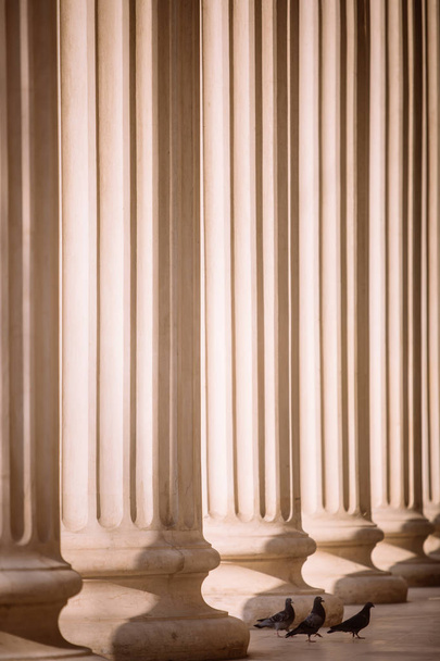 Rangée de colonnes
 - Photo, image