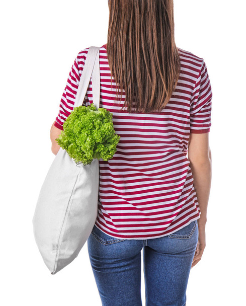 Γυναίκα με τσάντα eco σε λευκό φόντο - Φωτογραφία, εικόνα