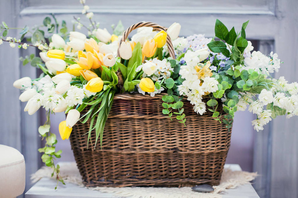 yellow and white tulips in the basket - Фото, изображение