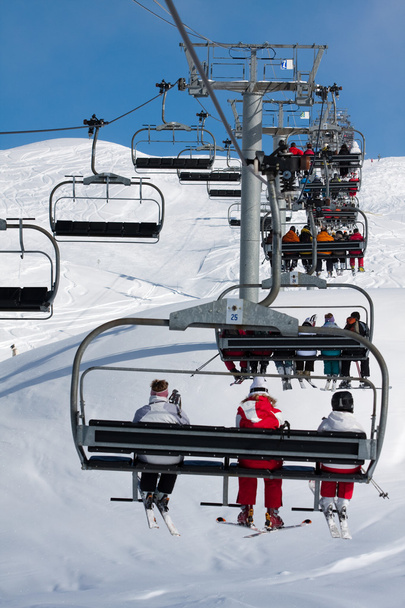 op een stoeltjeslift, skigebied - Foto, afbeelding