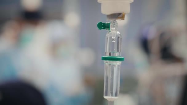 Close-up van de zak van intraveneuze vloeistoffen - Video