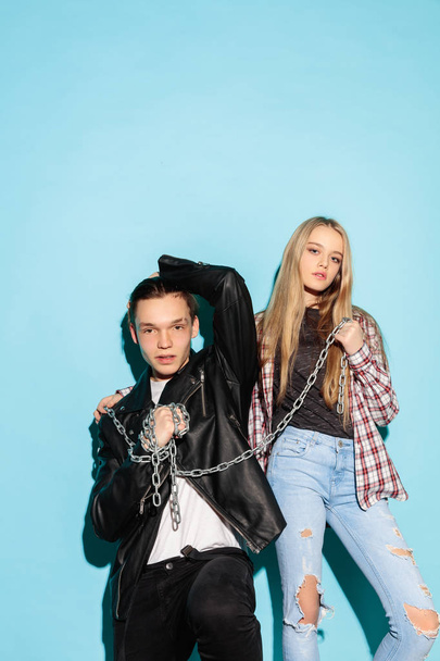 Close up fashion portrait of two young pretty hipster teens - Foto, imagen