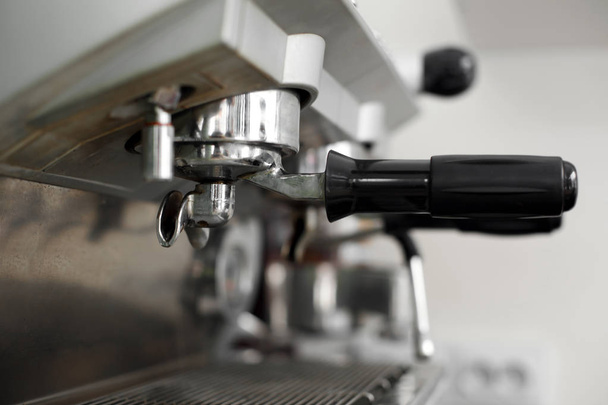 Paslanmaz çelik kahve demlemek için cihaz pişirme. Kahve parçaları - Fotoğraf, Görsel
