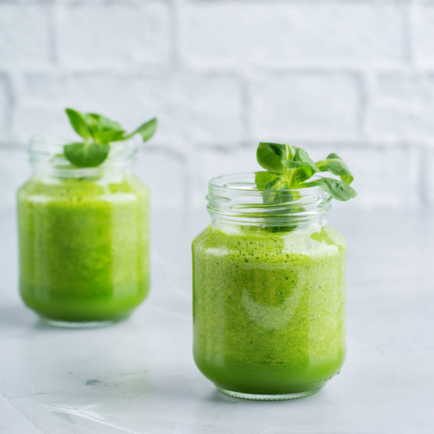Zöld smoothie zöldségek egészséges, nyers, vegán étrend - Fotó, kép
