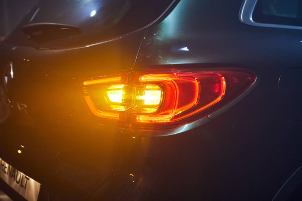 Вінниця, Україна - 21 березня 2018. Renault Kadjar - нова модель автомобіля презентації в салоні - тилового освітлення - Фото, зображення
