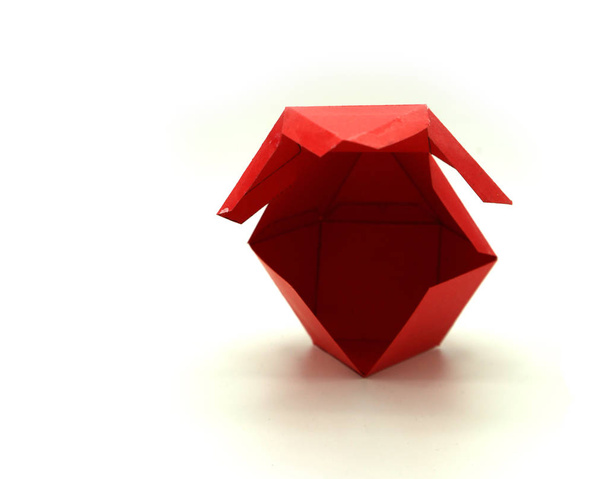 Geometría neta de Cuboctahedron. Forma de 2 dimensiones plegable para formar una forma 3d o un sólido. Figuras 3D desplegadas
. - Foto, imagen