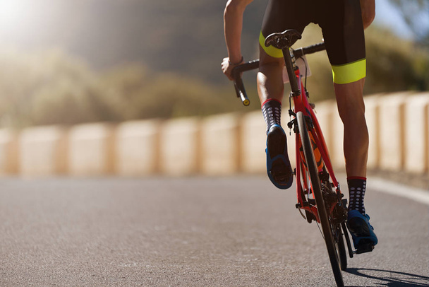 Bicicleta de estrada ciclista homem ciclismo, atleta em um ciclo de corrida - Foto, Imagem