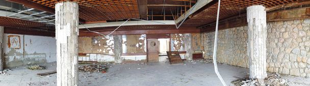 Старі занедбані зруйнований hotel в Македонії - Фото, зображення