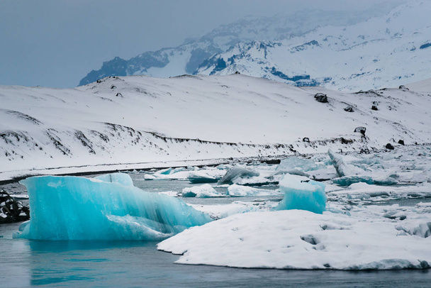 Jäävuoret Jokulsarlonissa, jäälaguuni, Islanti
 - Valokuva, kuva