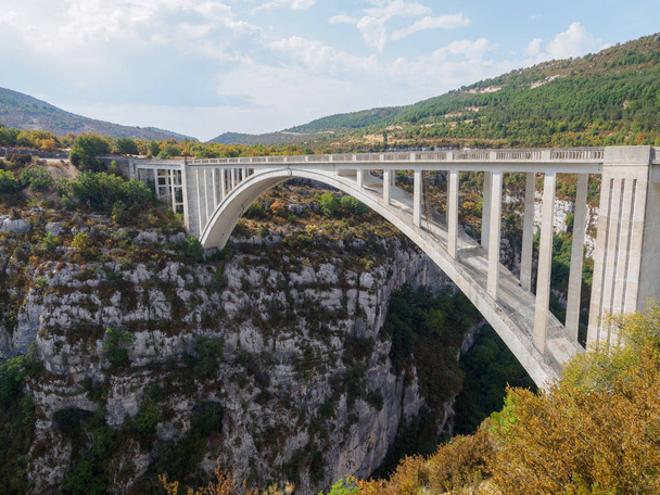 Pont de l'Artuby w Gorges du Verdon. - Zdjęcie, obraz