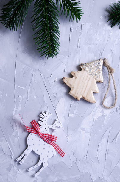Christmas layout with toys, Christmas tree, tinsel and cocoa - Valokuva, kuva
