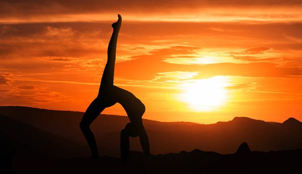 Sonnenuntergang Yoga-Konzept - Foto, Bild