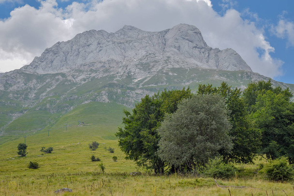 Chaîne de montagnes Gran Sasso, Prati de Tivo, province de Teramo, région des Abruzzes, Italie
 - Photo, image