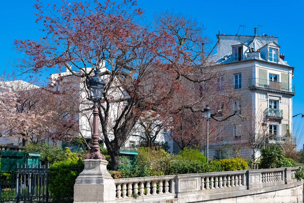 Parijs, franz Liszt, charmant plein en prachtige gebouwen plaatsen - Foto, afbeelding