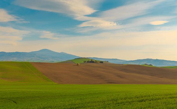 ländliche Szene auf dem Land Feld in der Toskana Dorf, Italien - Foto, Bild