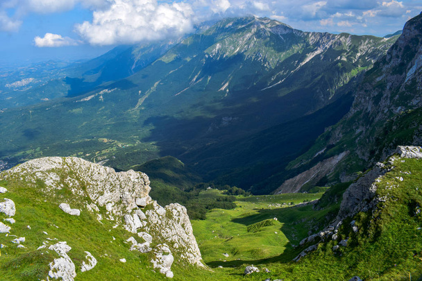 Chaîne de montagnes Gran Sasso, Prati di Tivo, province de Teramo, région des Abruzzes, Italie
 - Photo, image