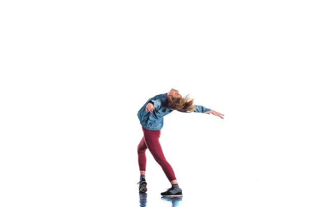 Iloinen tyttö koulutus tanssi
 - Valokuva, kuva