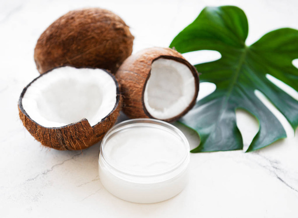 Verse kokosnoot olie - Foto, afbeelding