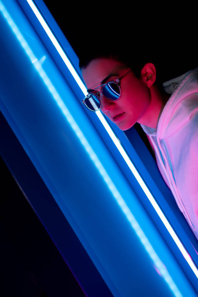 Colorful portrait of a short haired woman in a neon light - Фото, зображення