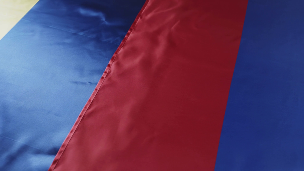 disparo en cámara lenta de la bandera nacional rusa con rayas rojas, azules y blancas
 - Imágenes, Vídeo