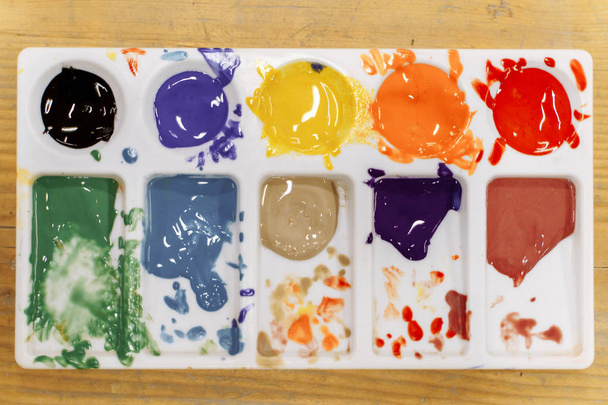 Palette with multi-colored paints for drawing. - Foto, immagini