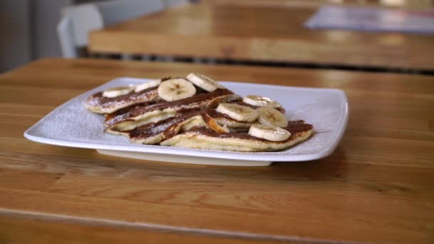 Panqueques con plátano y chocolate, delicioso desayuno con panqueques
 - Imágenes, Vídeo