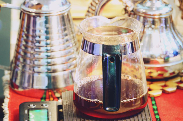 Кофе капельница чайник для ручной капельной кофе закрыть
 - Фото, изображение